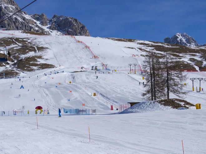 网友：这不是“耍帅”是真帅！千亿球友会滑雪教练漂移救人！(图5)